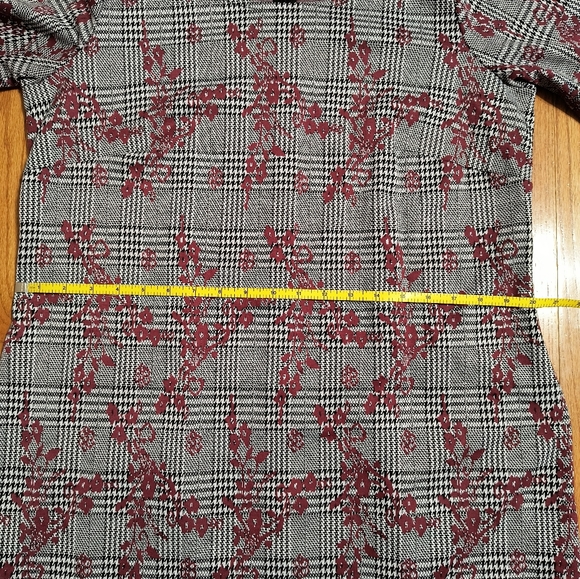 Nina Leonard Houndstooth and floral dress, women's 1X, gray and red - Picture 10 of 16